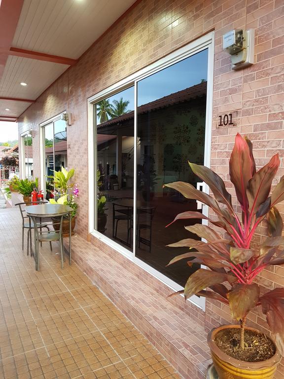 Apartamento Sirikul Mansion Nai Yang Beach Exterior foto